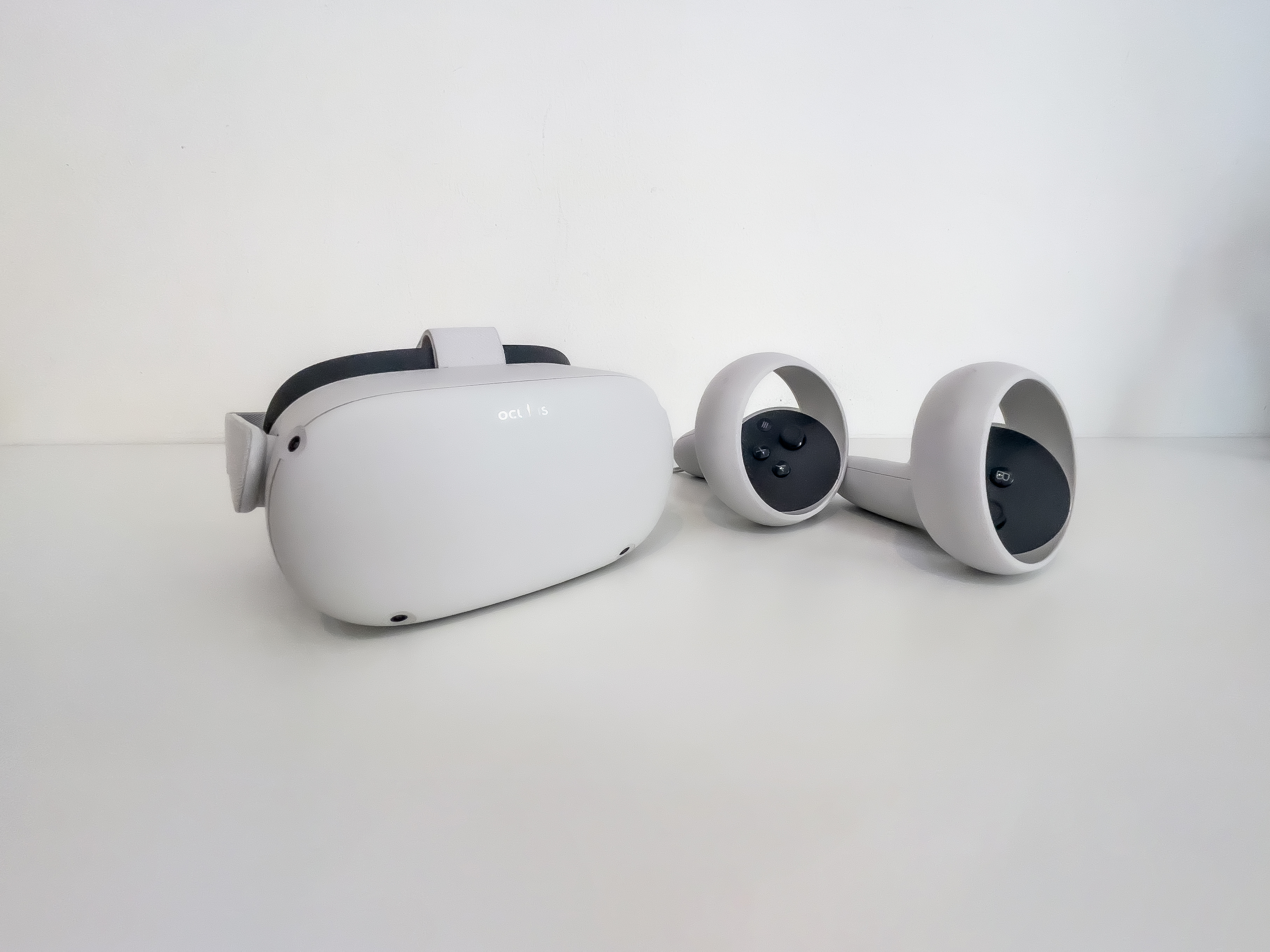 _images/Oculus_Quest_II_(50844634326).jpg